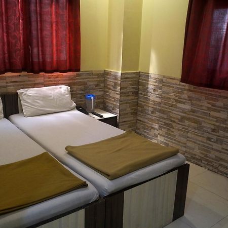 Hotel Zam Zam Palace Мумбай Екстериор снимка