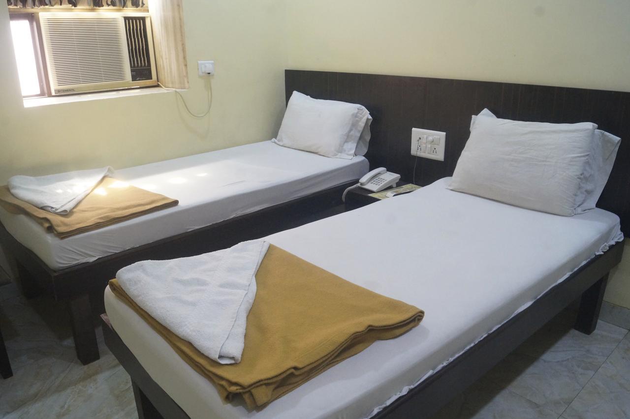 Hotel Zam Zam Palace Мумбай Екстериор снимка