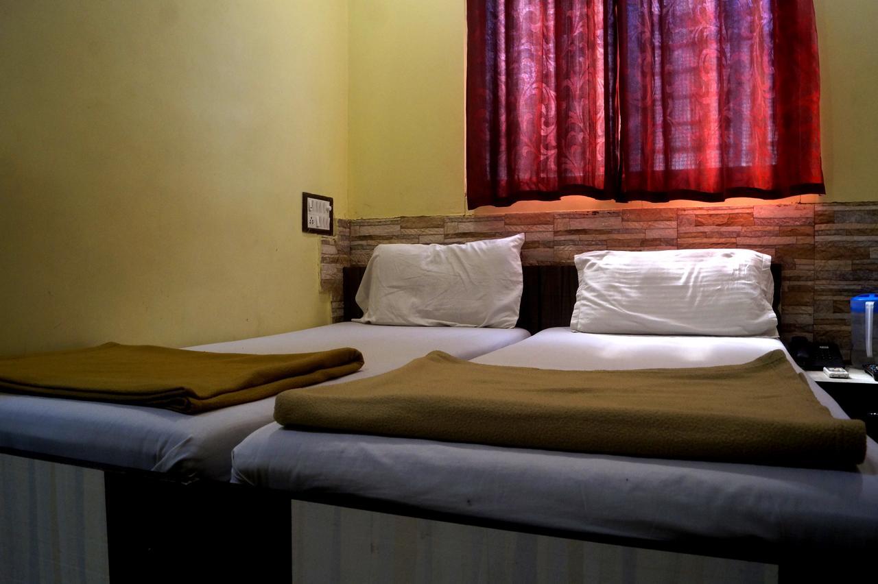 Hotel Zam Zam Palace Мумбай Екстериор снимка