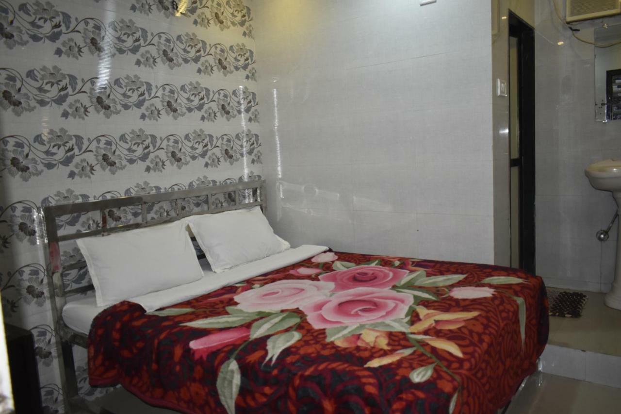 Hotel Zam Zam Palace Мумбай Екстериор снимка